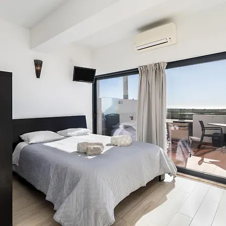 De Tavira - *